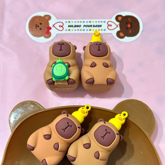 CHARMS Big capybara with animals