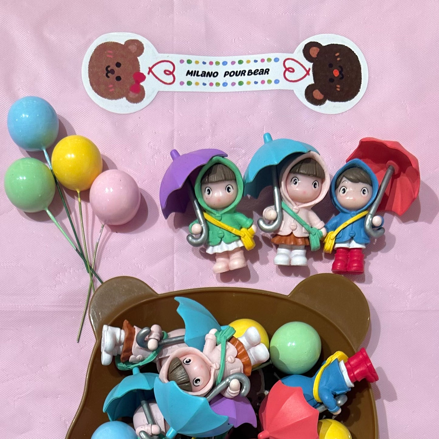 CHARMS Girl with umbrella